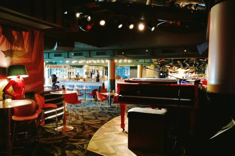 15 places in Rome to dine with live music or DJ sets